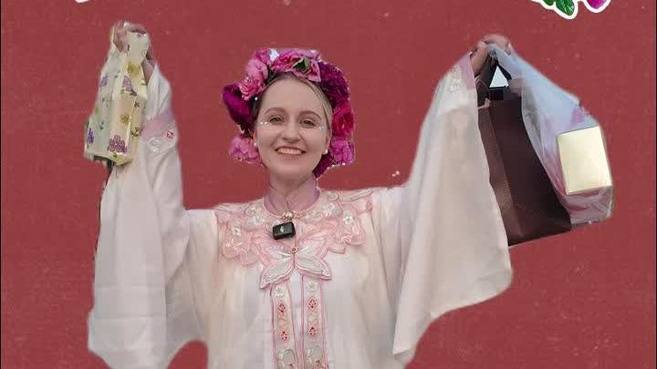 Unboxing peony-themed souvenirs in E China's Heze