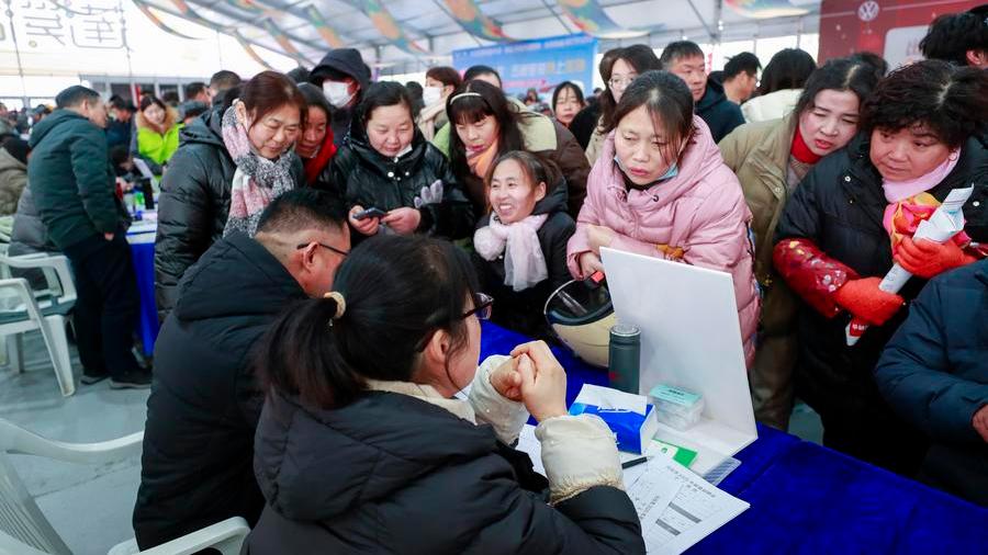 China prolongs policies to keep job market stable, enhance skills