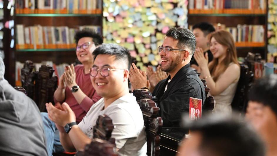 Venezuelan expat dedicated to promoting Tianjin cross-talk in Spanish-speaking world