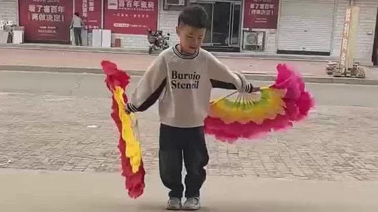 Fan dance prodigy