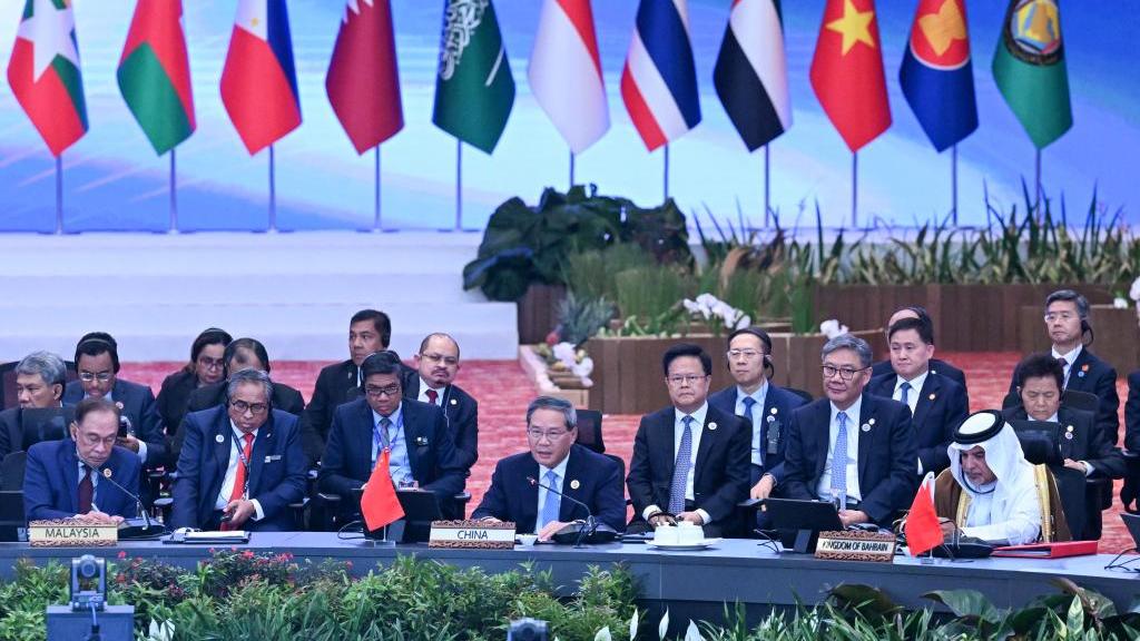 Chinese premier calls for forging example of openness, development cooperation with ASEAN, GCC