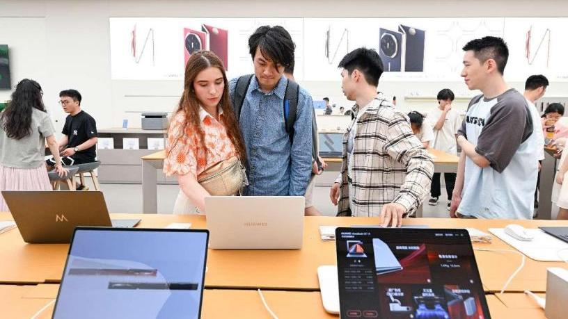 China's departure tax refund policy boosts spending among overseas tourists