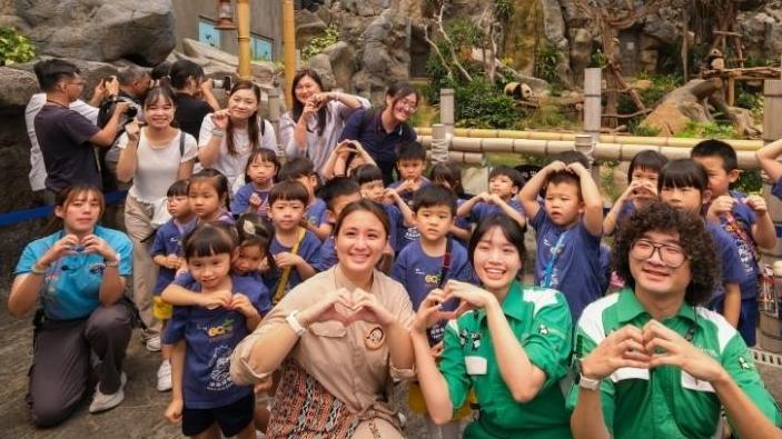 Hong Kong-born giant panda twins named Jia Jia, De De