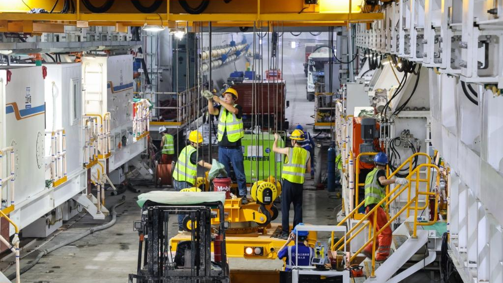 Tunnel along railway linking Shenzhen and Shanwei special cooperation zone under construction