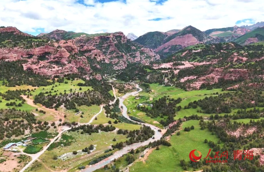 A glimpse of spectacular Danxia wonders at Angsai Canyon in NW China's Qinghai