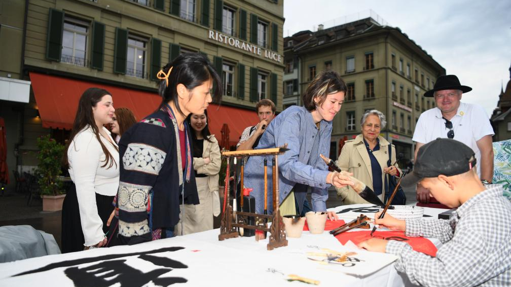 "Hello! China" culture, tourism promotion event held in Bern, Switzerland