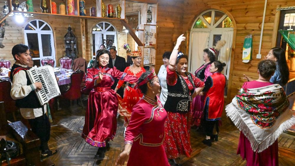 Pic story of multiethnic family in Tacheng, China's Xinjiang