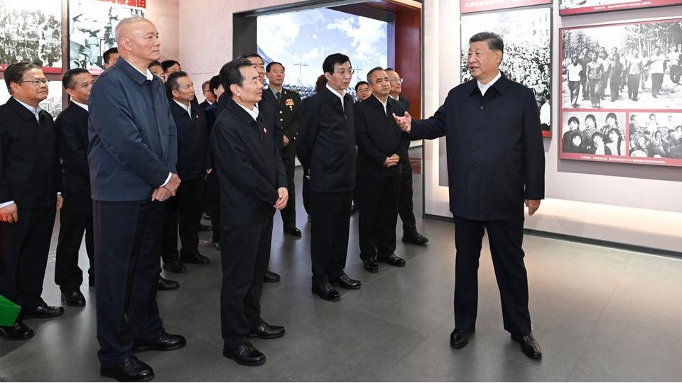 Xi visits exhibition marking 70th founding anniversary of Xinjiang Uygur Autonomous Region
