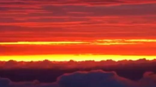 Tyndall magic: Yunnan's crown of dawn rays