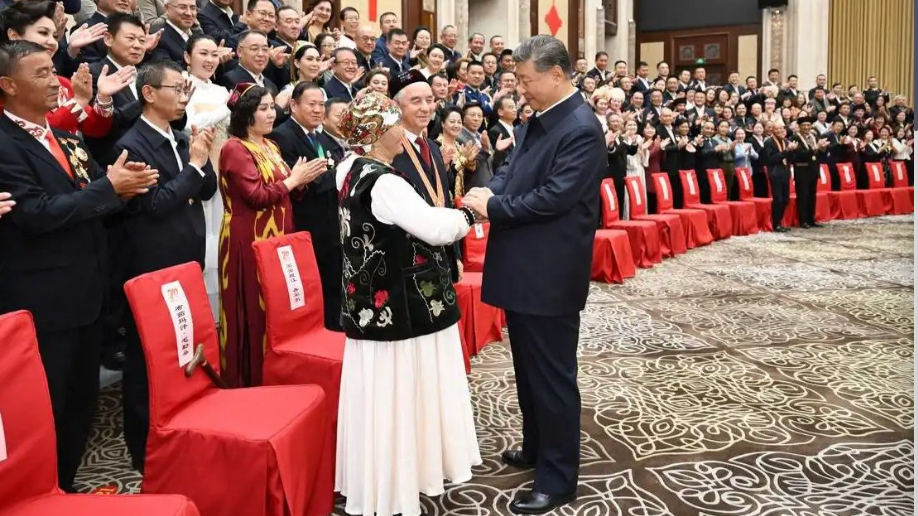 83-year-old border guard gives thumbs-up to Xi