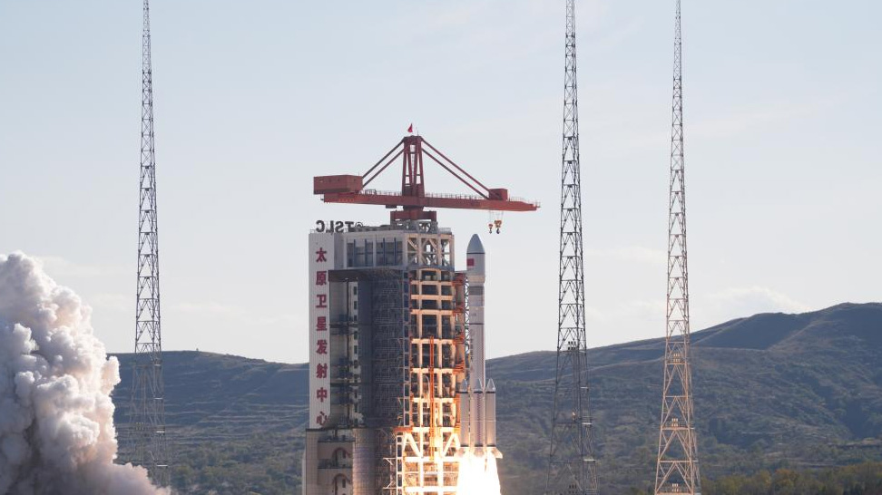 China successfully launches new satellite group