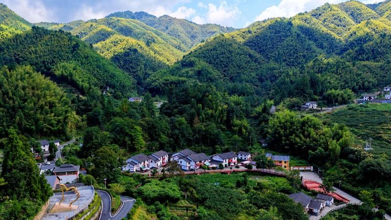 Rebirth of small mountain village in E China's Jiangxi