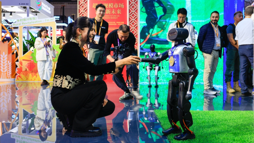 China Pavilion draws attention at 8th CIIE