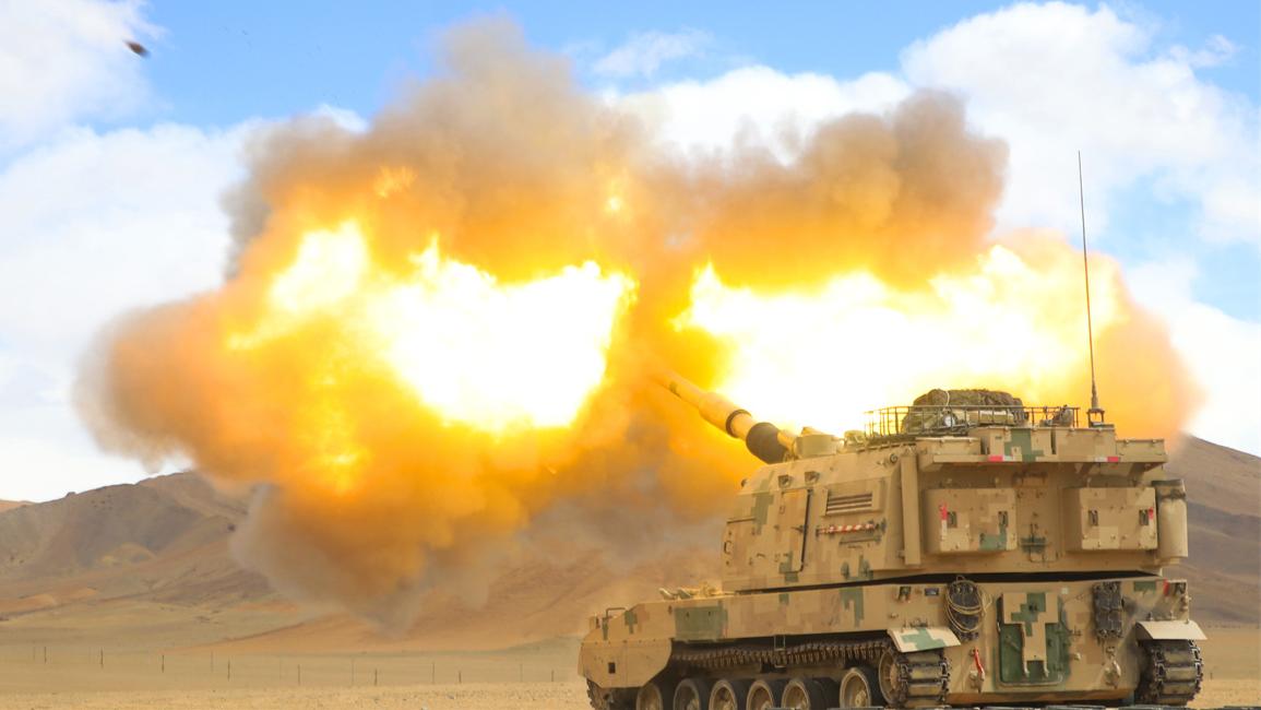 Howitzer fires at mock target