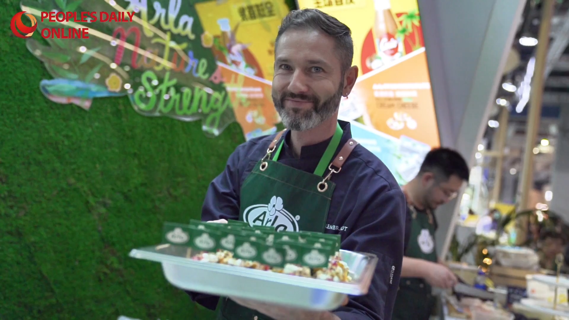 Greek attendee at CIIE: How tempting is the food at this year's expo?