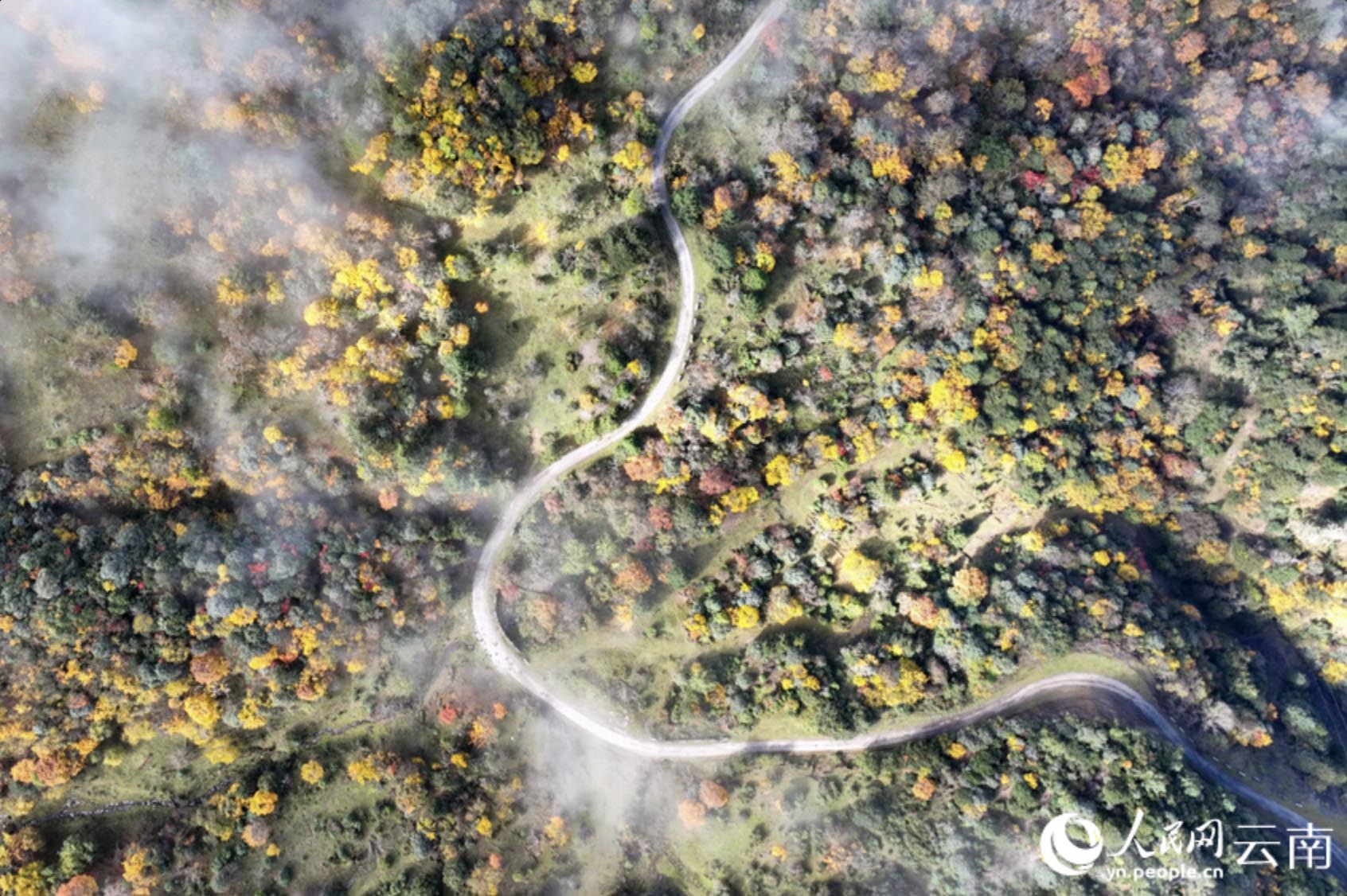 Dali's hills present colorful early-winter views