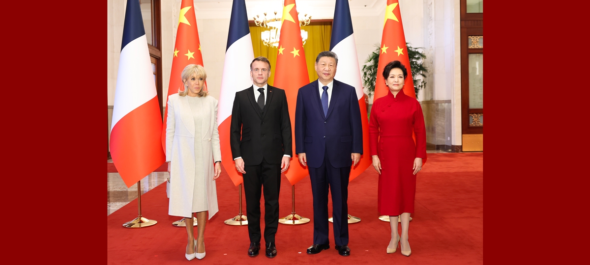 Xi holds talks with Macron