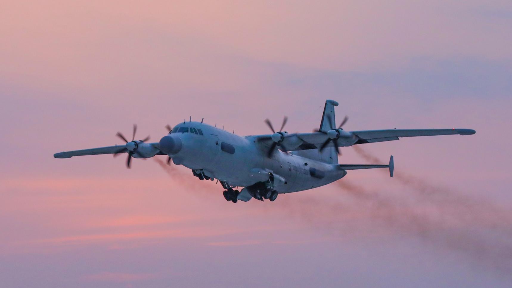 Multi-type naval aircraft in training