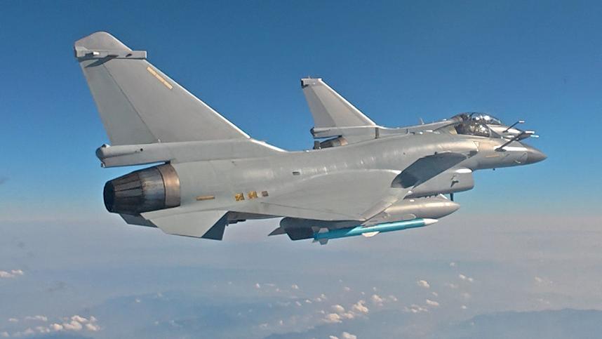 Pilot navigates fighter jet over mountains