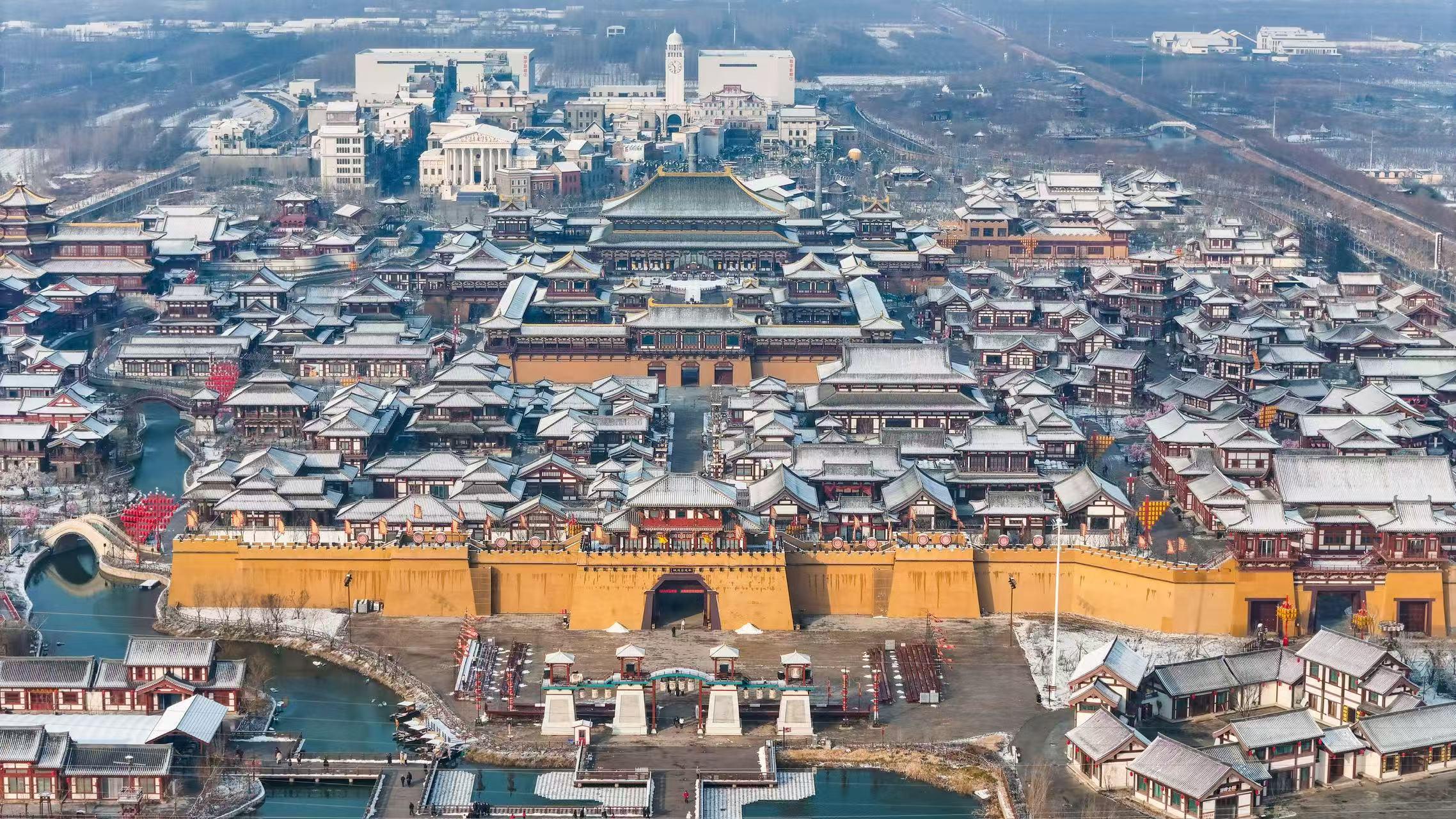 Snowfall turns Laoling city in E China's Shandong into winter wonderland