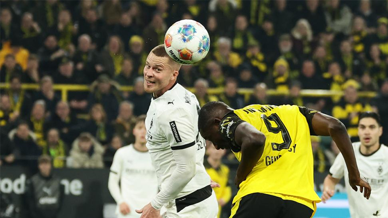 Bundesliga football match: Borussia Dortmund vs. Borussia Moenchengladbach