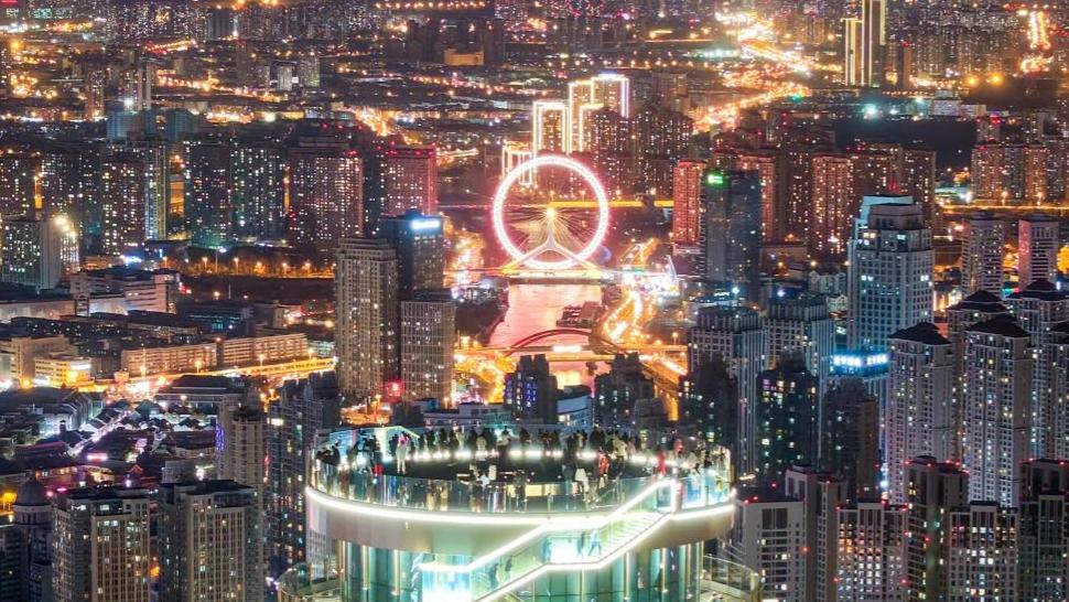 Newly opened sightseeing deck offers urban view of Tianjin