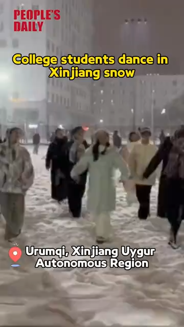 College students dance in Xinjiang snow