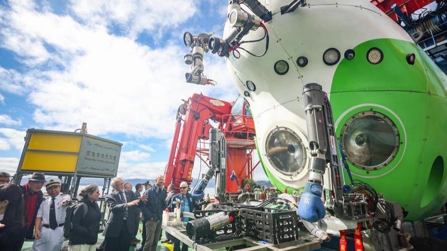 China's 3 deep-sea manned submersibles have made over 1,700 dives to date