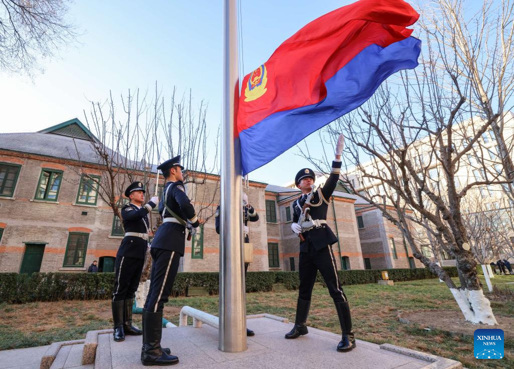Flag-raising ceremony held in Beijing to mark 6th Chinese People's Police Day