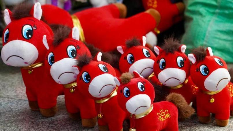 'Weepy horse' toy goes viral after sewing error