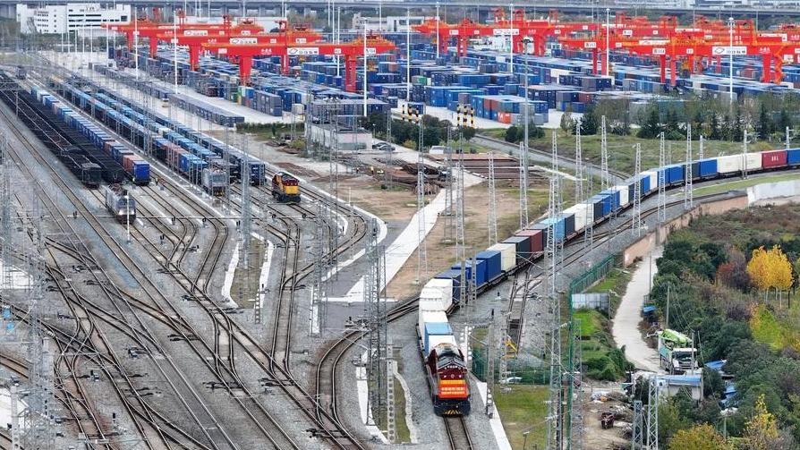 China's resilient foreign trade expands in 2025 amid global headwinds