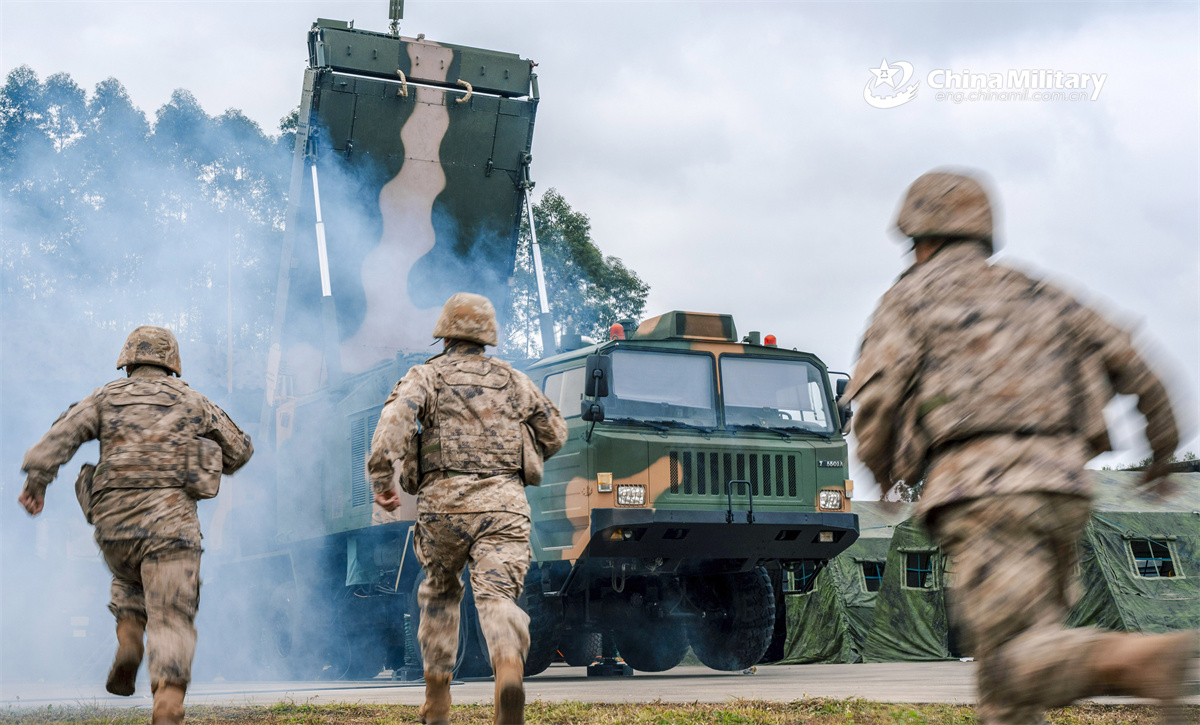 Soldiers assigned to a unit under the Chinese PLA Air Force rush to a radar vehicle during a multi-subject training exercise in early January, 2026. (eng.chinamil.com.cn/Photo by Chen Yi)