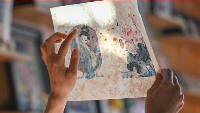 Young designer breathes new life into mulberry paper in NW China's Xinjiang