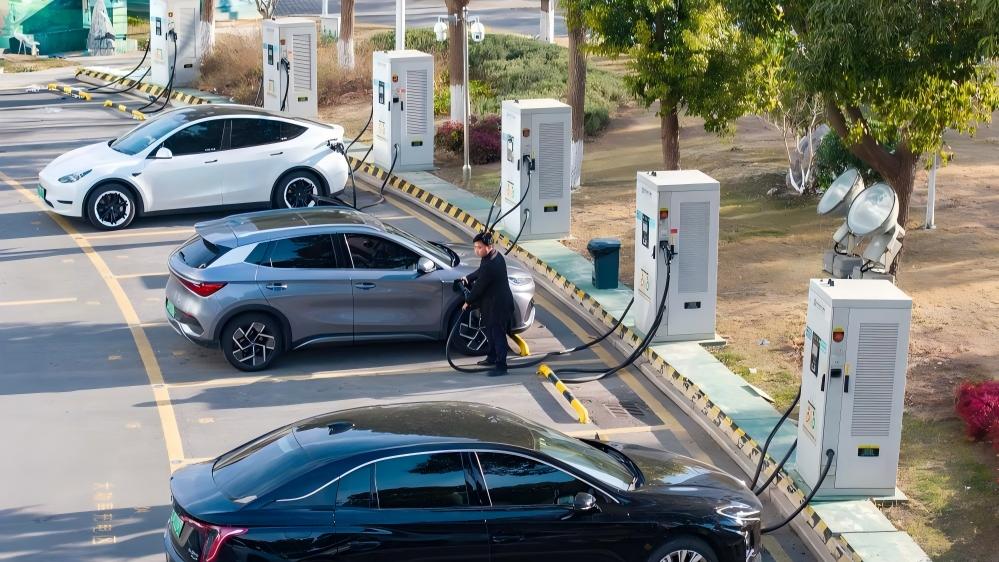 China builds world's largest EV charging network