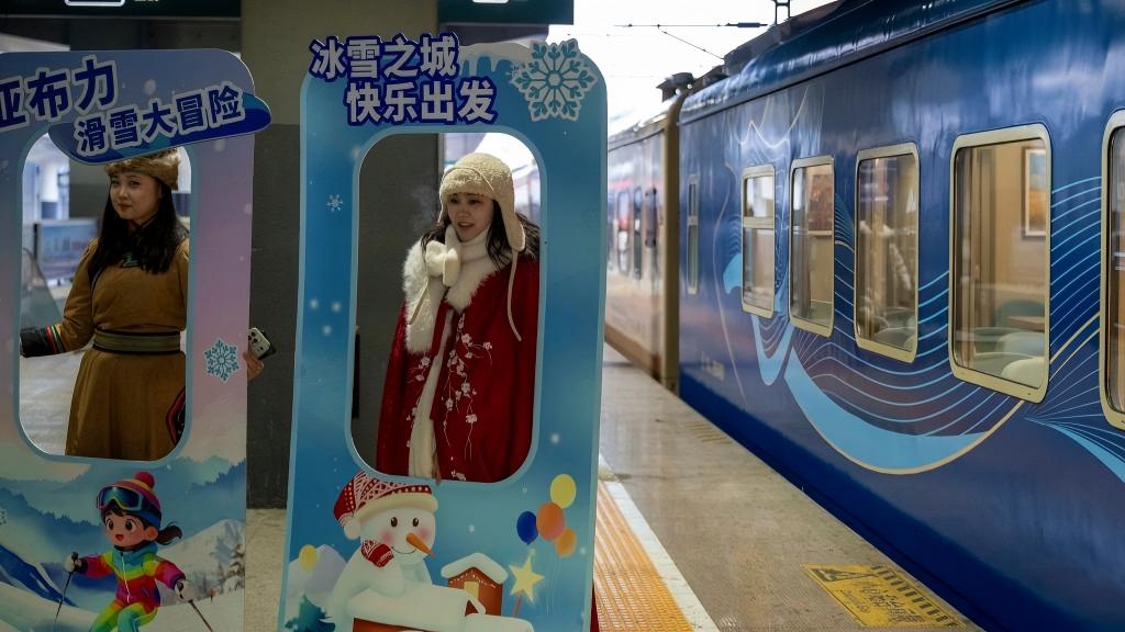 Themed tourism train featuring travel photography services inaugurated in Harbin