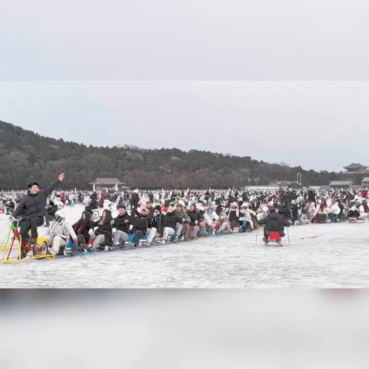 Kunming Lake's sled train
