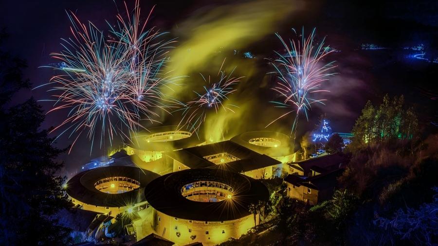 Tourists soak up festive atmosphere at ancient earthen houses in SE China's Fujian