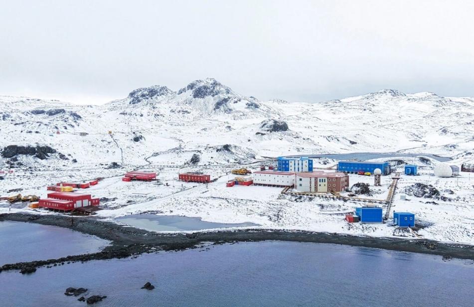 Storm-stranded South Korean cast finds refuge at Chinese Antarctic research station