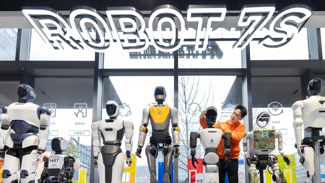 China's first humanoid robot 7S store in Hubei province generating buzz
