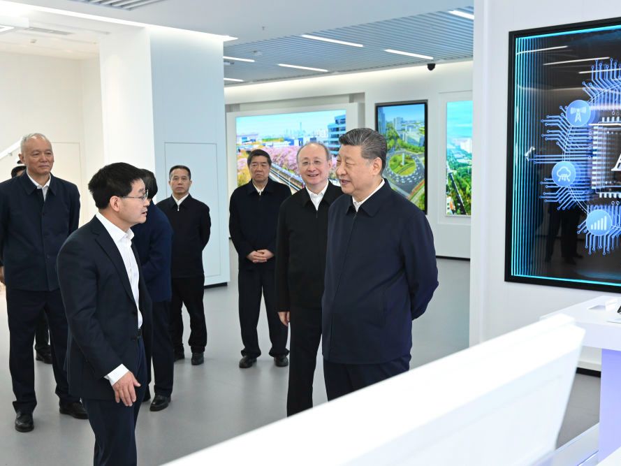 Xi visits IT innovation park in Beijing