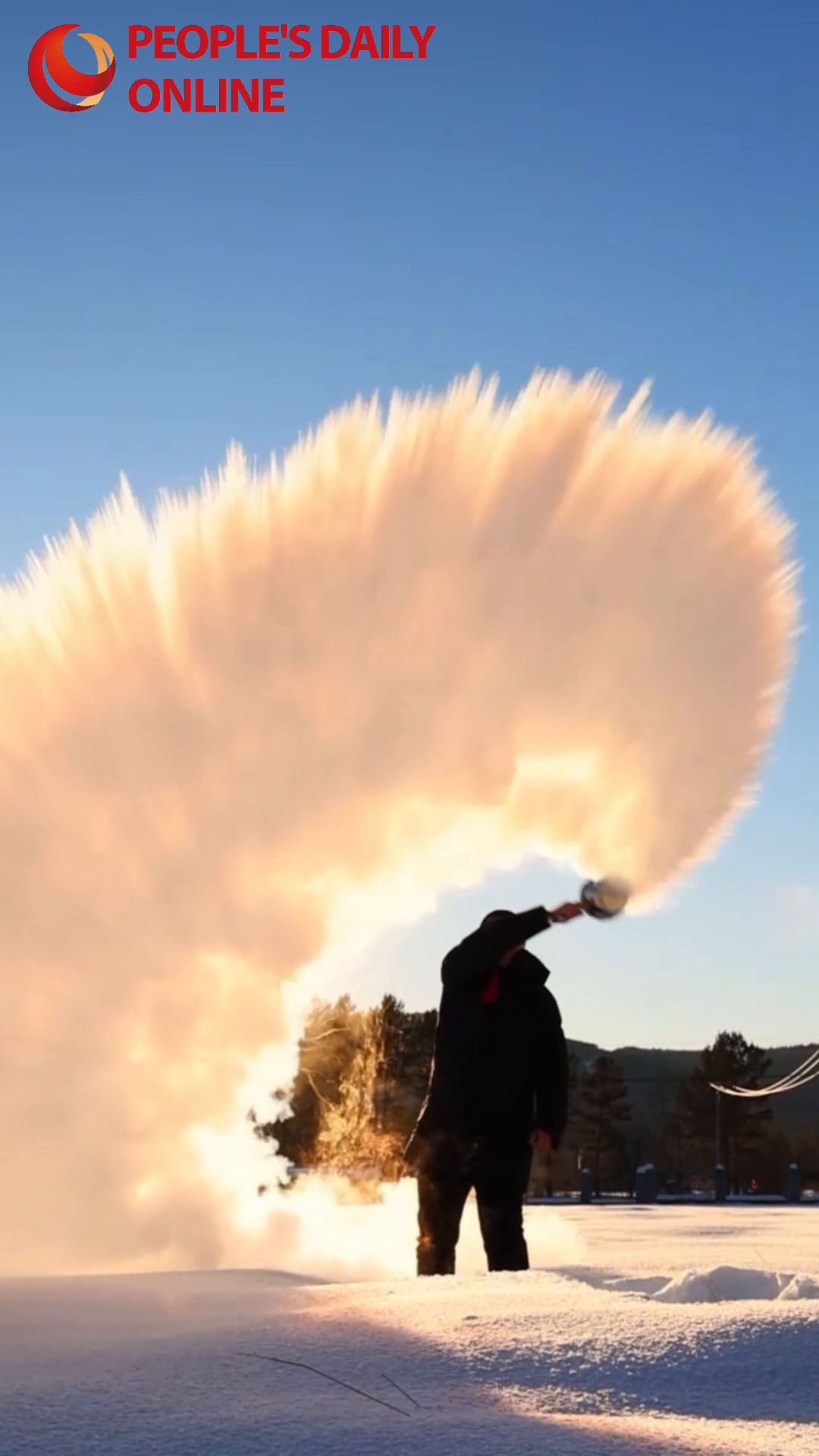 Mohe, China's 'North Pole': Splashing water turns to ice