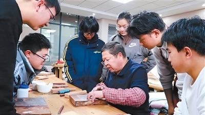 Woodblock Chinese New Year paintings thrive in village in C China's Henan