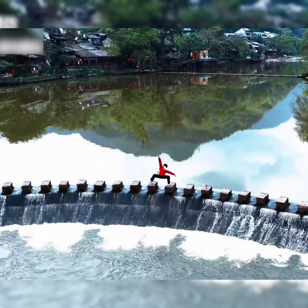 King of weapons: red-tasseled spear in motion