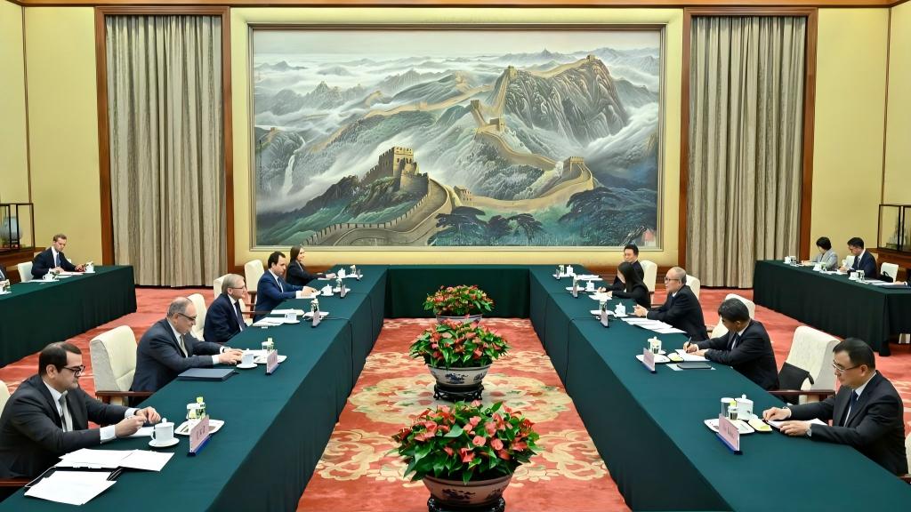 Senior Chinese legislator urges closer people-to-people exchanges with Russia