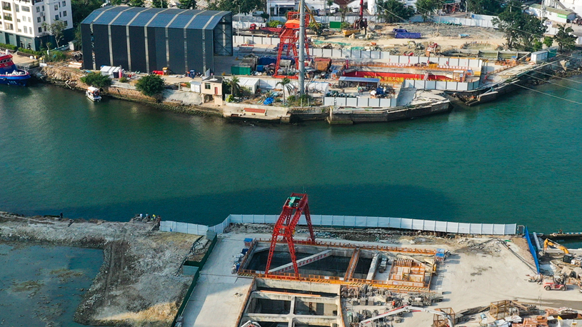 Sanya River estuary passage project under construction in Hainan