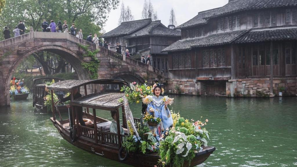 Folk fair opens in Wuzhen, China's Zhejiang