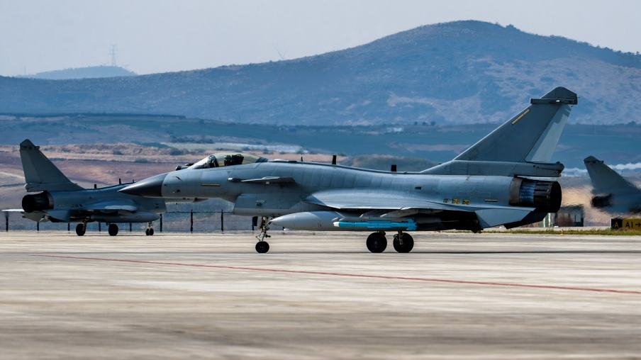 Aviation brigade conducts air combat training