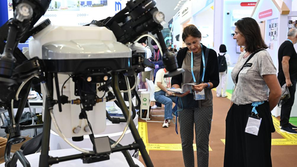 Drones at Canton Fair showcase low-altitude economy advances