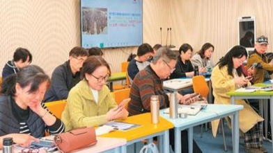 Chinese seniors embrace AI tools