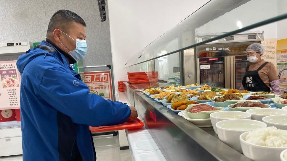 China expands community-based elderly care as its population ages